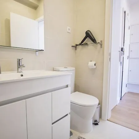 Lovelystay - Light & Comfy Flat